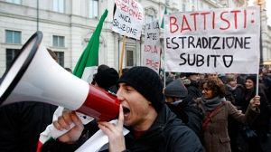 L’Italie multiplie les recours pour faire extrader Battisti