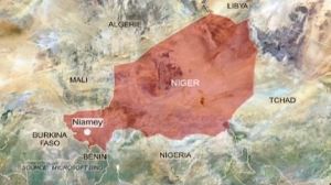 Niger forces hunt French hostages