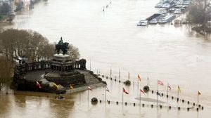 Winter thaw floods German rivers