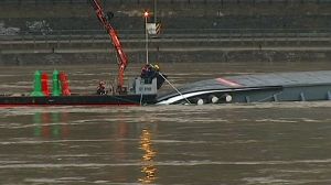 Allemagne : un chimiquier chavire sur le Rhin