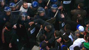 Algerian protest cut short