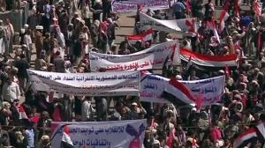 Multitudinaria manifestación contra el gobierno en Yemen