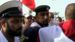 Army and police join Bahrain protesters