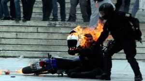 El plan de austeridad violenta a la población griega