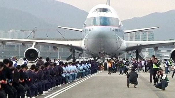 ‘Aircraft Pull’ in Hong Kong
