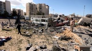 Deaths in Gaza as Israeli tanks respond to rockets