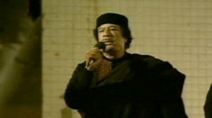 Kadhafi promet de poursuivre les combats