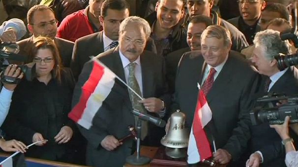 Egyptian shares tumble as bourse reopens