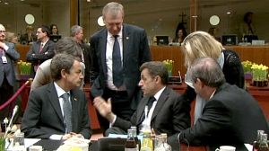 Les Européens veulent renforcer les sanctions contre Kadhafi et aider le Portugal sous conditions