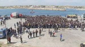 Tunisian migrants protest on tiny Italian island