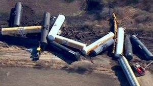 Canada : un train chargé de produits chimiques déraille