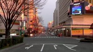 Fukushima, ville morose le jour, ville fantôme la nuit