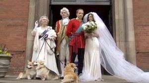 Los dobles de Guillermo y Kate promocionan un libro en Londres