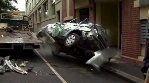 Une conductrice australienne survit à la chute de sa voiture