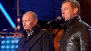 Qui de Vladimir Poutine ou de Dmitri Medvedev briguera la présidence en 2012 ?