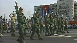 Parade militaire à Cuba pour le 50e anniversaire de la “baie des Cochons”