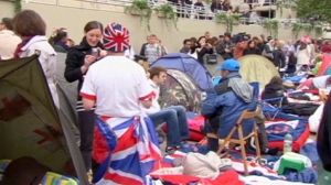 London gripped by monarchy mania