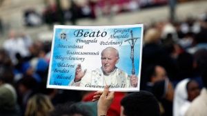 Thousands at prayer vigil for John Paul II