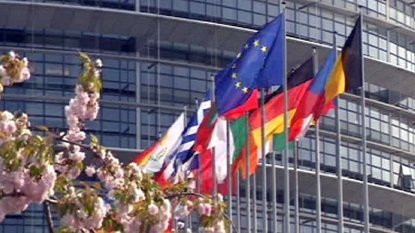 Ue: una vecchia signora che dimostra tutti i suoi anni
