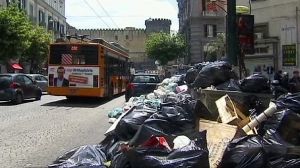 L’armée italienne à Naples pour nettoyer les ordures