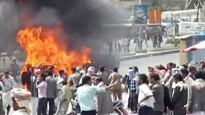 Plain clothes gunmen fire on Yemen protesters