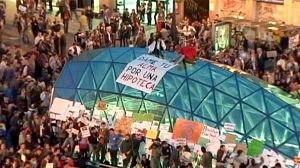 Une nouvelle marée humaine sur la place de la Puerta del Sol à Madrid hier soir