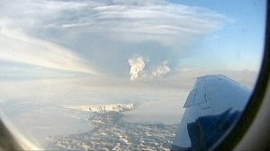 La erupción del volcán más activo de Islandia provoca la suspensión de vuelos en un radio de 200 kilómetros