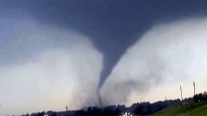 Search continues for US tornado victims