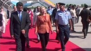 Clinton in Pakistan for showdown talks