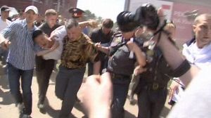 Russie: arrestations brutales de militants gay