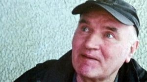 Ratko Mladic se recueille sur la tombe de sa fille