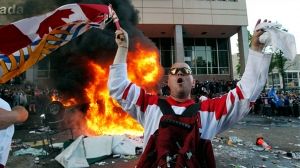 Riots in Vancouver after ice hockey final