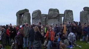 Thousands gather for Stonehenge summer solstice