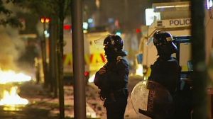 Irlande du Nord: Belfast théâtre de nouvelles violences