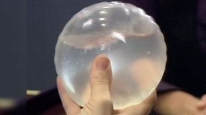 US health officials warn on breast implants