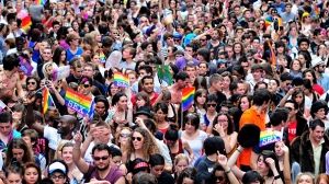 Gay Pride européenne : manifestations monstre à Paris et Berlin