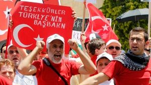 Syrians cheer Turkey’s stance amidst tension at borders