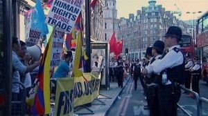 Protesters dog Wen’s UK tour