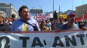 Austérité : les grecs occupent la rue pendant que les députés débattent