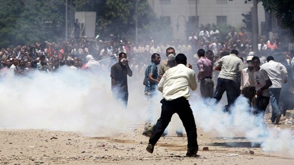 Egypt clashes leave hundreds injured