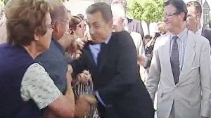 Sarkozy in scuffle on walkabout