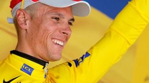 Tour de France, la prima tappa va a Philippe Gilbert