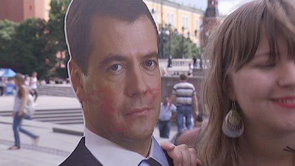 Kissing session in Central Moscow