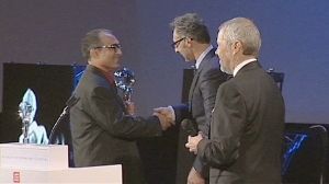 “Restoration” gewinnt Kristallglobus