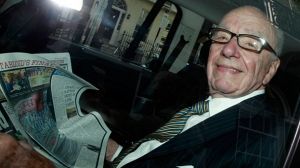 Le magnat Rupert Murdoch sous pression politique