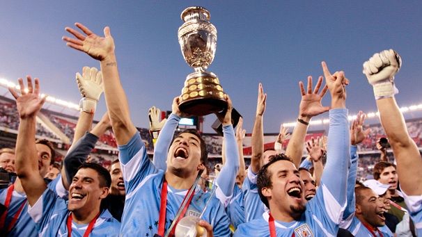 Uruguayans party in Buenos Aires after Copa victory