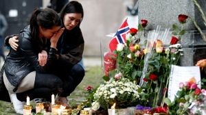 Breivik en détention provisoire pendant qu’Oslo pleure et honore ses morts