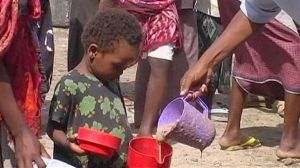UN to begin food airlift for starving Somalia