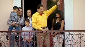 Hugo Chavez se voit en “phénix” et fête ses 57 ans
