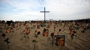 Red roses in Rio mark anti-crime protest